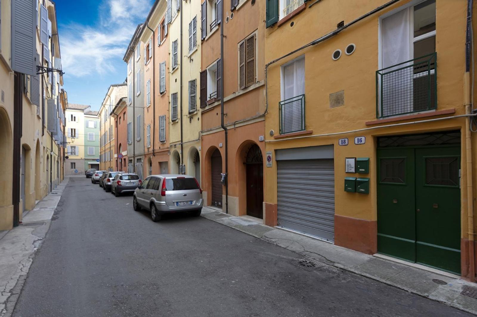 Rua Freda * Modena