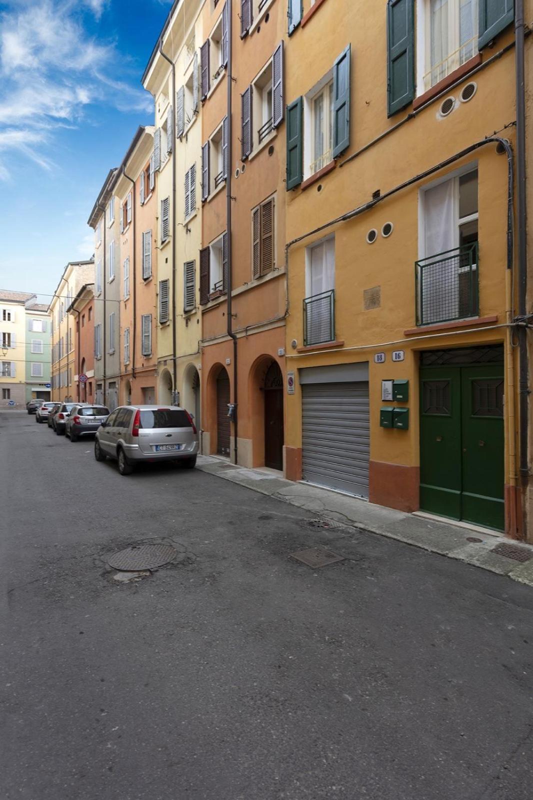 Rua Freda * Modena